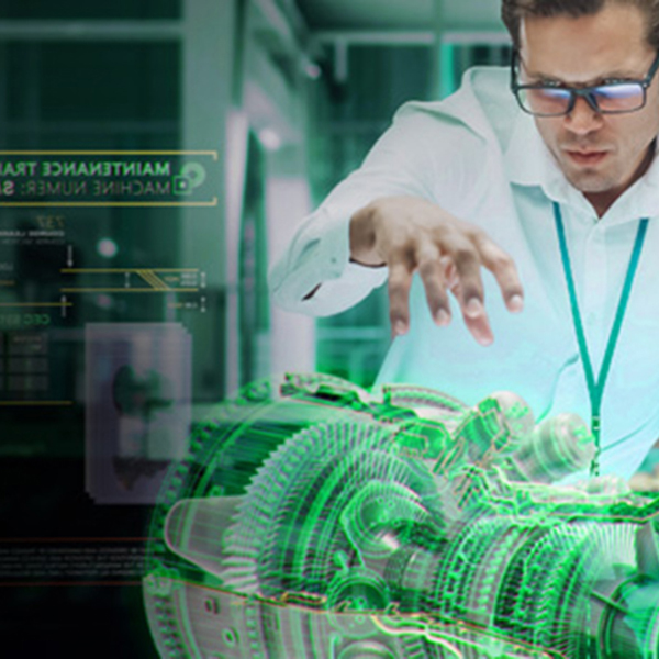 Forscher steht vor einem holographischen Bauteil